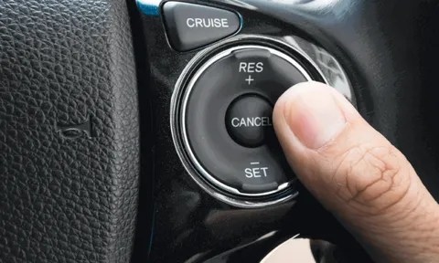 Cruise Control là gì? Ưu nhược điểm & cách sử dụng