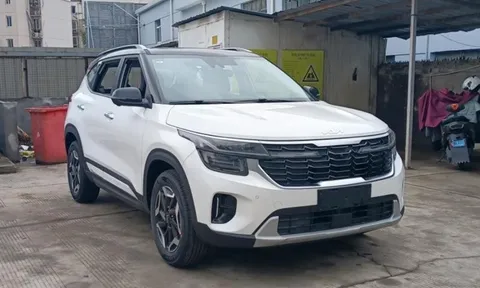 KIA Seltos 2023 cập bến đại lý thị trường "hàm xóm" với diện mạo hầm hố