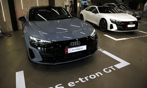 Audi RS e-tron GT chính thức ra mắt: Xe điện sạc 5 phút đi 100km, chốt giá từ 5,9 tỷ đồng