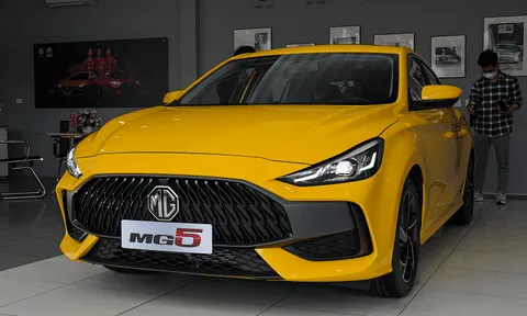 MG5 giảm giá kịch sàn tới 70 triệu, phả hơi nóng lên phân khúc sedan cỡ C