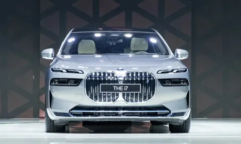 Xe điện hạng sang BMW i7 2023 trình làng Việt Nam, giá cao hơn đối thủ Mercedes-Benz EQS