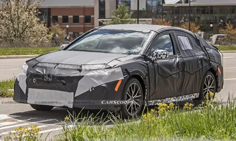 Toyota Camry 2025 lộ diện trên đường chạy thử, dự kiến ra mắt cuối năm nay