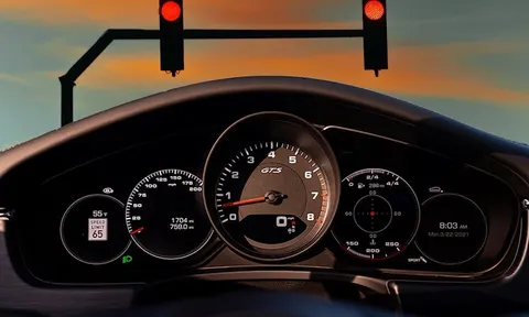 Tài xế sẽ bớt vượt đèn đỏ với công nghệ mới này của Porsche
