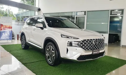 Hyundai Santa Fe vẫn xả "tồn kho", giảm giá "kịch sàn" tới gần 200 triệu đồng