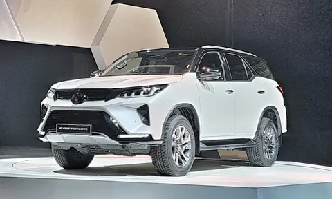 Toyota Fortuner xác nhận ra mắt thế hệ mới vào năm sau, bổ sung động cơ mild hybrid