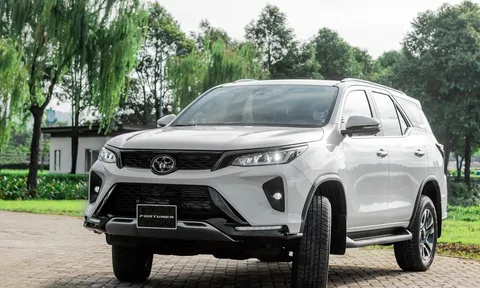 Toyota Fortuner sẽ có bản hybrid vào năm sau