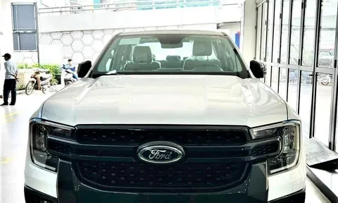 Cận cảnh Ford Ranger Sport 2023 tại đại lý giá từ 864 triệu đồng, dễ thành bản "hút khách"