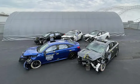 Toyota Corolla Altis và Honda Civic gây thất vọng vì kém an toàn