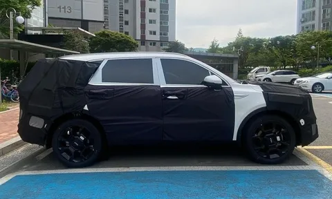 Kia Sorento 2024 lộ diện với diện mạo hầm hố, dự kiến ra mắt vào cuối năm