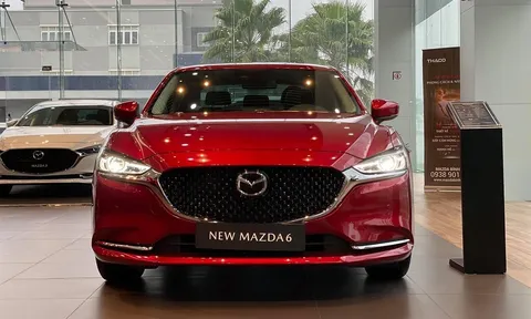 Mazda6 giảm kịch sàn, giá bán bằng một nửa so với Toyota Camry