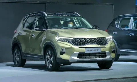 KIA Sonet giảm giá mạnh, định "hớt tay trên" khách của Toyota Raize
