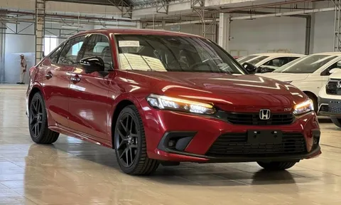 Giá Honda Civic giảm "chạm đáy", bản RS giá giờ chỉ ngang bản G