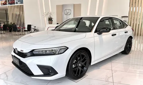 Honda Civic RS ưu đãi kỷ lục lên tới 100 triệu đồng