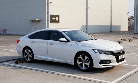 Honda Accord mất "nửa giá" sau 3 năm sử dụng