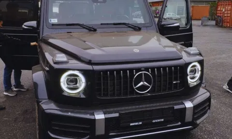 Mercedes-AMG G63 giá 12 tỷ đồng bị “bỏ rơi” nhiều năm tại cảng Hải Phòng