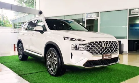 Hyundai Santa Fe dọn kho xả hàng tồn, giảm giá cao nhất từ trước tới nay