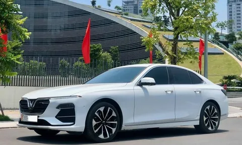 VinFast "quay xe", bất ngờ bán lại xe xăng Lux A2.0?