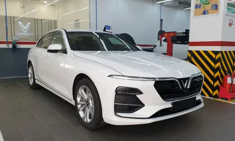 Xe xăng VinFast LUX A2.0 bất ngờ được bán trở lại tại Việt Nam, giá không còn như xưa
