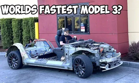 Độc lạ chiếc Tesla Model 3 phiên bản 'trần trụi' với khả năng tăng tốc khó tin