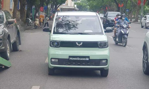 Wuling Hongguang Mini EV lộ diện trên đường phố Hà Nội, sẵn sàng ra mắt đấu VinFast VF3