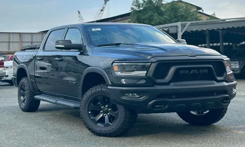 Chiêm ngưỡng bán tải khủng long RAM 1500 Rebel đầu tiên tại thị trường Việt trị giá 5.3 tỷ đồng