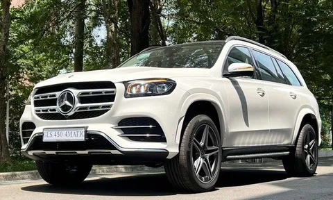 Tranh cãi về cách xử lý của chủ showroom khi biết chiếc Mercedes-Benz đang bán từng tai nạn