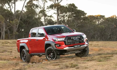 Toyota Hilux 2024 sẽ có động cơ mild-hybrid tiết kiệm nhiên liệu hơn