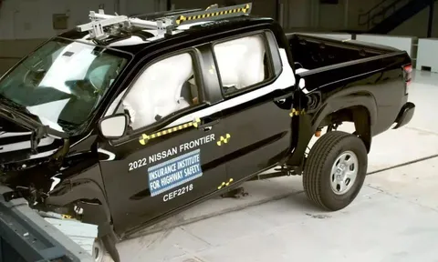 Bán tải cỡ trung như Ford Ranger kém an toàn đối với hành khách ngồi hàng sau?