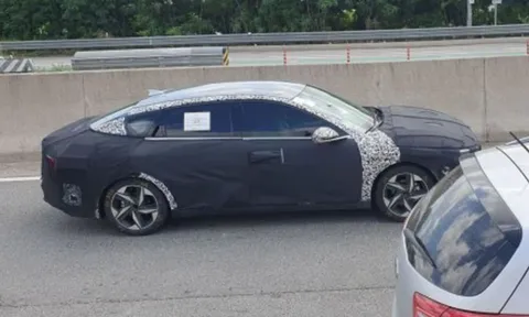 Kia K3 thế hệ mới lộ ảnh chạy thử với đèn pha kiểu EV9, dự kiến ra mắt cuối năm sau
