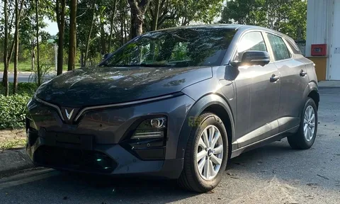 VinFast VF6 lần đầu lộ diện không che chắn, sẵn sàng đọ sức Creta, Seltos