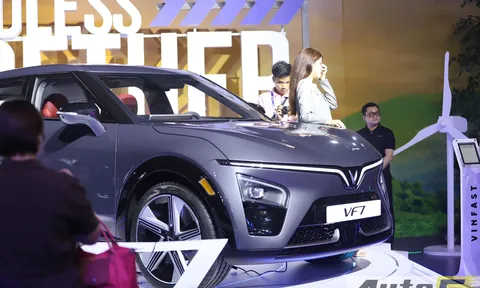 Cận cảnh VinFast VF7 vừa ra mắt: Ngang tầm Mazda CX-5, phạm vi hoạt động 450 km