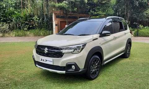 Suzuki XL7 Hybrid "cháy hàng" trước khi về Việt Nam
