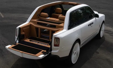 Hô biến Rolls-Royce Cullinan thành bán tải mui trần