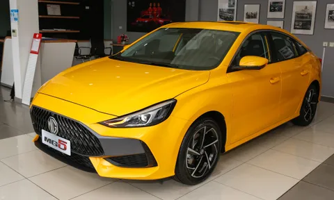 Mẫu sedan hạng C giảm giá kỷ lục tại các đại lý, giá bán chỉ ngang Kia Morning
