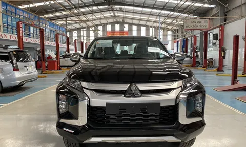Mitsubishi Triton giảm giá chạm đáy mới, đủ sức đấu ‘vua bán tải’ Ford Ranger?