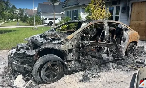 Ô tô điện bất ngờ phát nổ, gây hỏa hoạn dù đang không cắm sạc