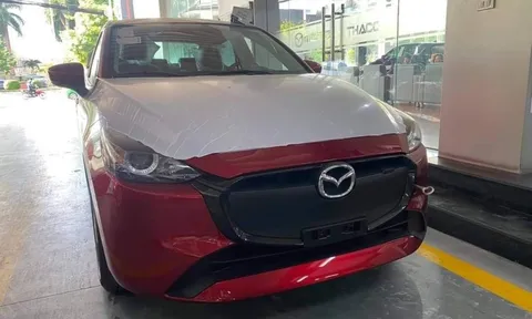 Mazda2 2023 lộ diện tại đại lý, ngày ra mắt khách Việt đã cận kề