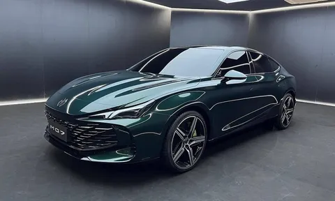Đối thủ của Toyota Camry với thiết kế bóng bẩy, giá rẻ nhất phân khúc sắp ra mắt khách Việt