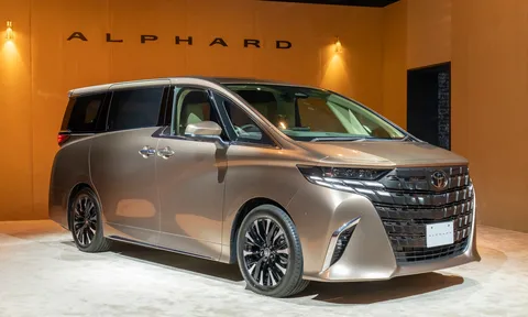 Xe ế tại Việt Nam Toyota Alphard ‘cháy hàng’ ở thị trường láng giềng này, khách mua phải chờ 1 năm