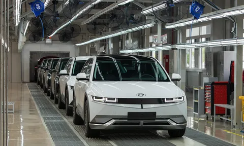 Hyundai Ioniq 5 chính thức mở bán tại Việt Nam, so kè trực tiếp VinFast VF8