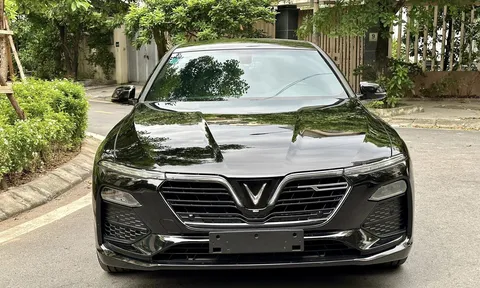 Sốc VinFast Lux A2.0 lướt 5.400 km rao bán bằng "nửa" giá ban đầu