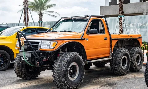 Toyota Tacoma 1999 "biến hình" thành quái thú đường rừng qua bàn tay của thợ Việt