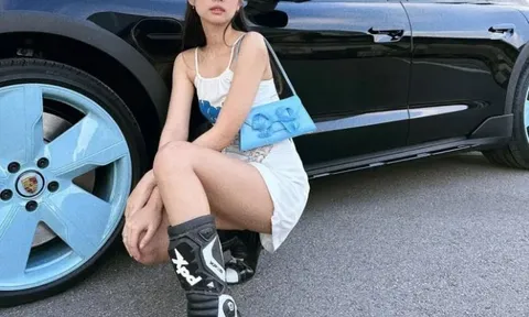 Jennie - Black Pink quyến rũ bên siêu xe Porsche Taycan tự thiết kế