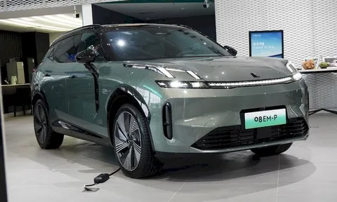 SUV chung phân khúc Hyundai SantaFe "bão đơn" sau 4 ngày ra mắt