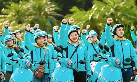 Xanh SM chính thức ra mắt dịch vụ "xe ôm công nghệ", quyết hớt tay trên từ Grab