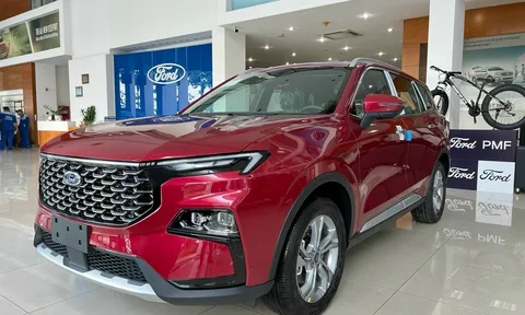 Ford Territory giảm giá sâu tới hơn 70 triệu đồng, quyết bám đuổi Mazda CX-5