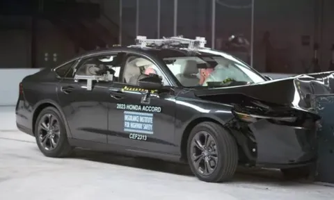 Honda Accord 2023 là mẫu xe duy nhất nhận đánh giá Tốt trong hạng mục mới của IIHS