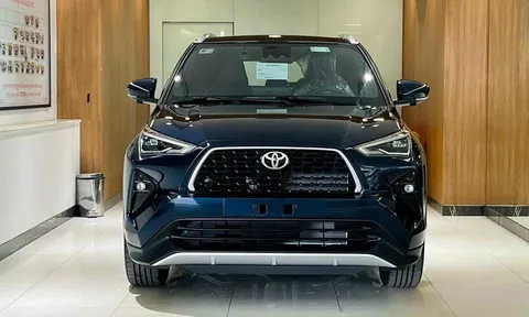 Cận cảnh Toyota Yaris Cross trên phố Việt trước thềm ra mắt