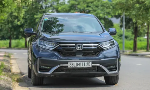 Honda CR-V tung ưu đãi kịch sàn tới 220 triệu, xả hàng dọn kho đón thế hệ mới