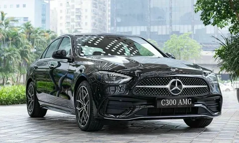 Mercedes-Benz C-Class bất ngờ giảm giá hơn trăm triệu, BMW 3-series gặp khó